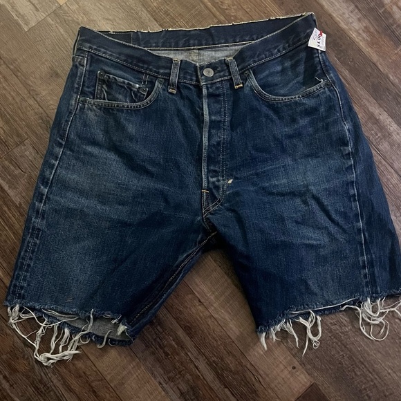 Levi's Classic 501 button-fly Blue Denim cut-off Jean Shorts Size 34 runs small - Picture 3 of 7